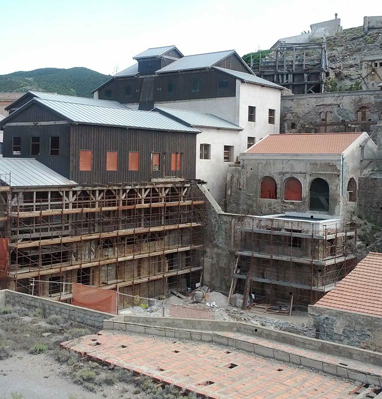 Argentiera: la vecchia miniera in ristrutturazione